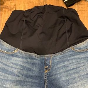 Maternity crop jeans